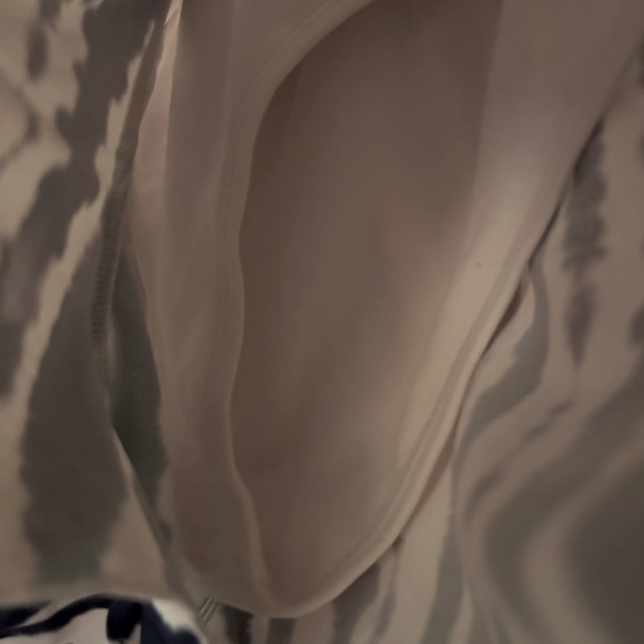 ATHLETA Wave Break Smocked Short- Blue/ White Size X-Small - Picture 7 of 7